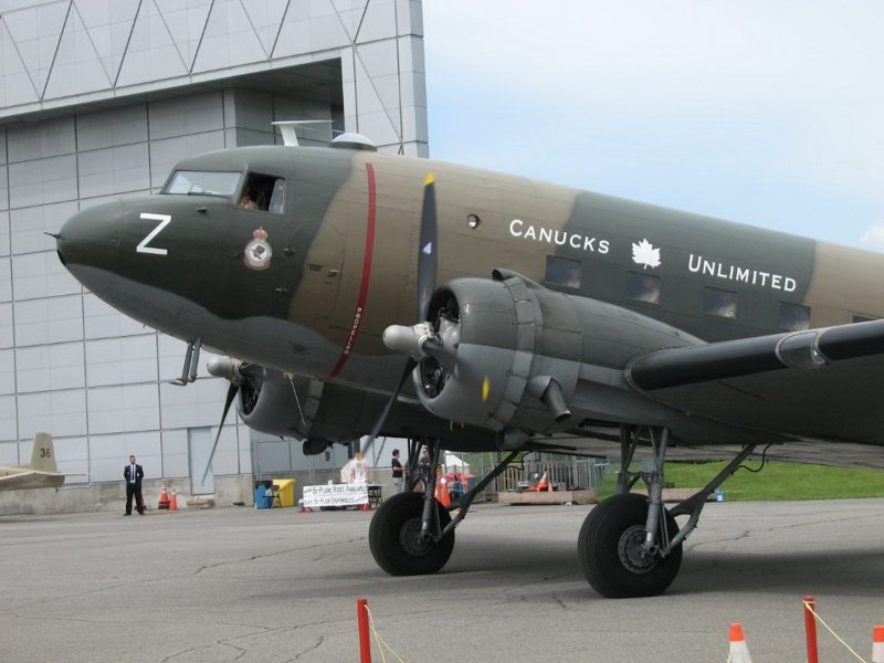 C-47 Skytrain - военно-транспортный самолет