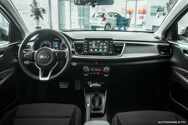 Kia Rio 2021 внутри