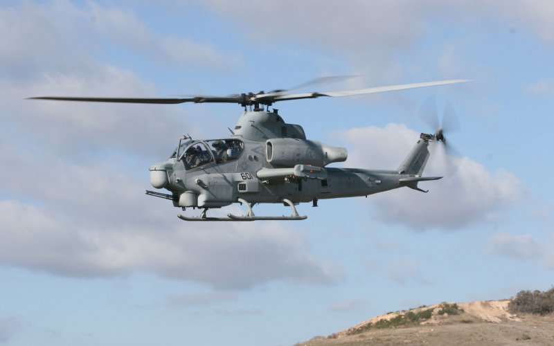Bell Ah-1z Viper USMC Maintenance