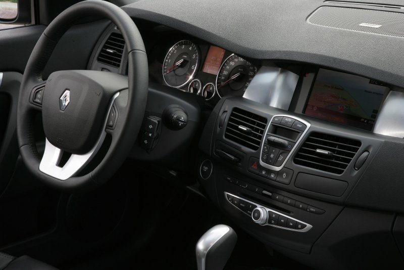 Renault Laguna III 2008 салон