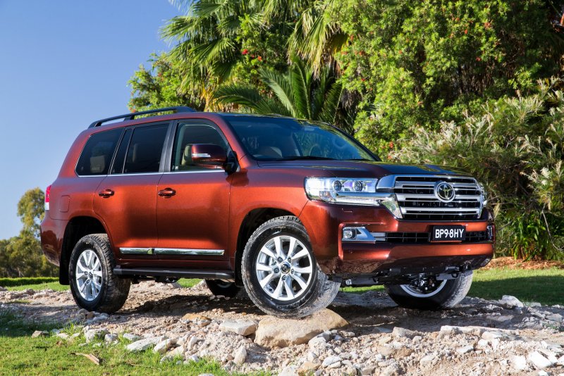 Toyota Land Cruiser 200 v8