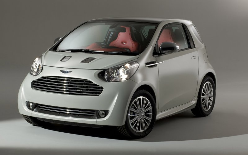 Машина Aston Martin Cygnet