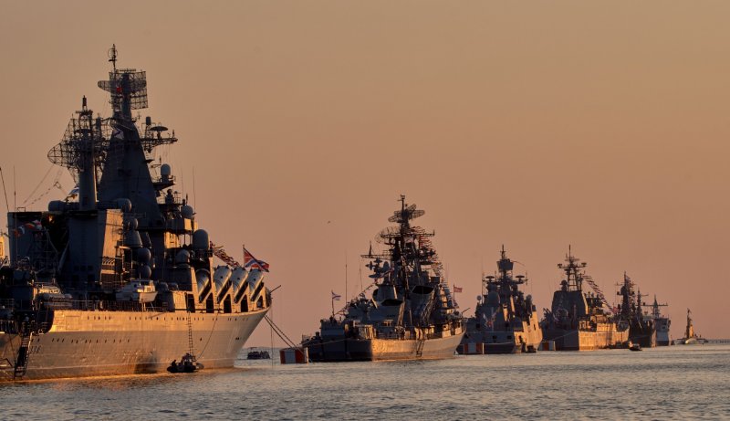 Севастопольская бухта Севастополя военные корабли
