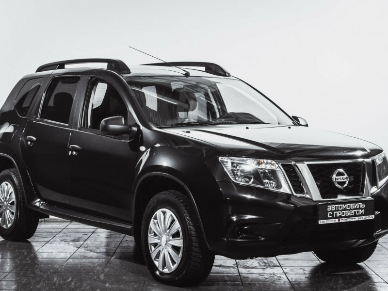 Nissan Terrano III (d10) салон