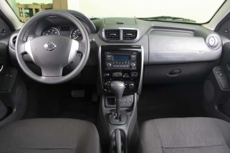 Nissan Terrano III салон