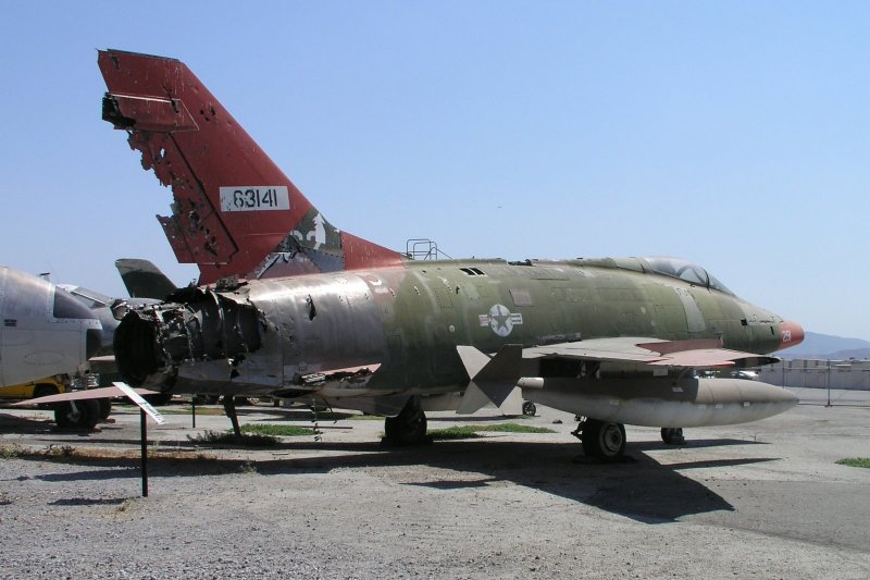 Супер Сейбр f-100