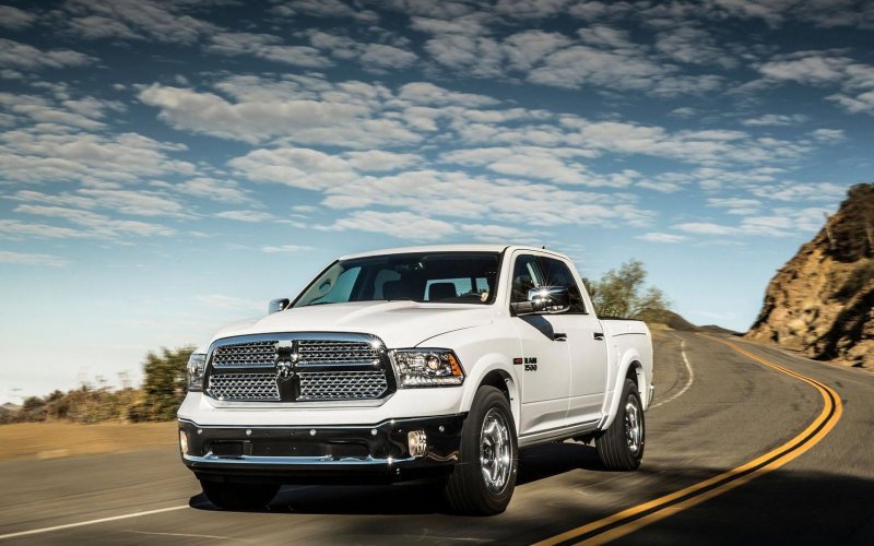 Dodge Ram 2500 с машиной