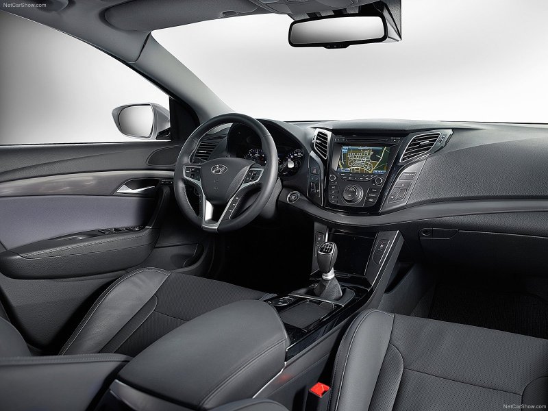 Hyundai i40 универсал салон