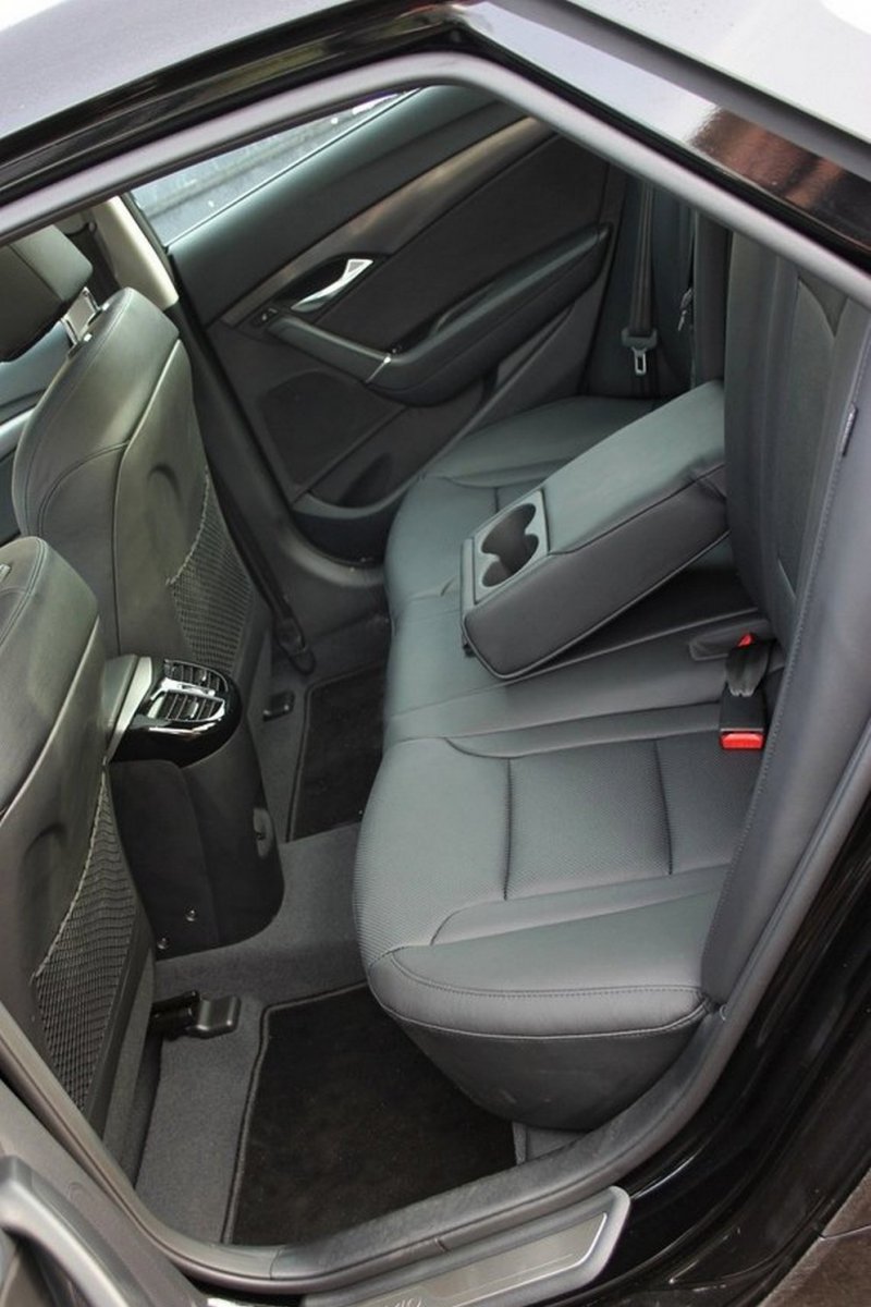 Hyundai i40 салон сзади