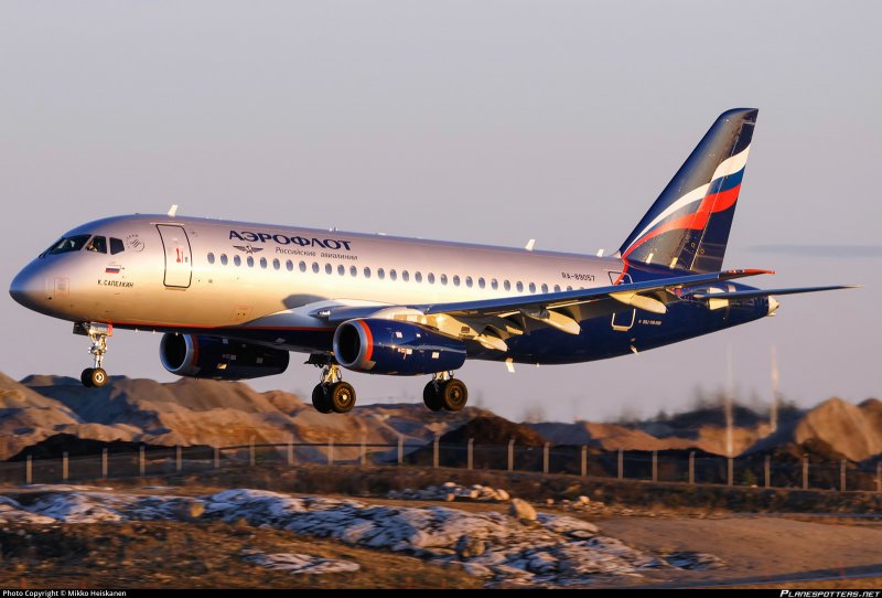 Самолет Sukhoi Superjet 100-95