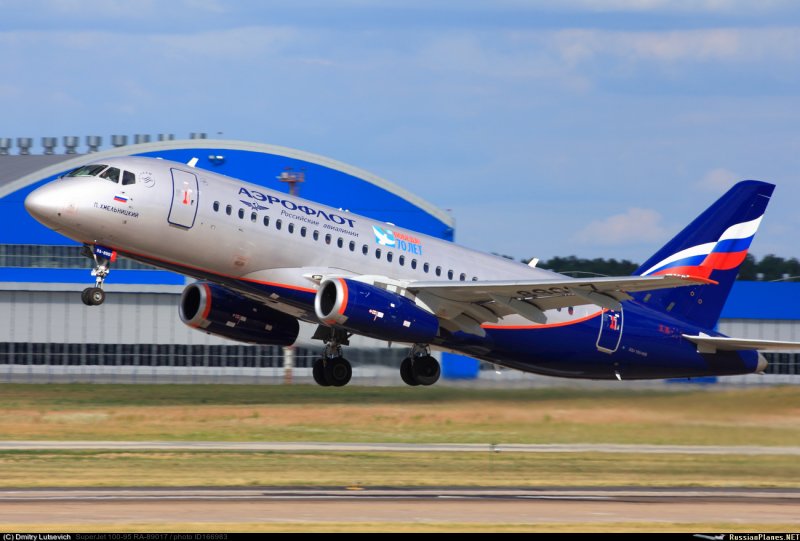 Самолет Sukhoi Superjet 100-95