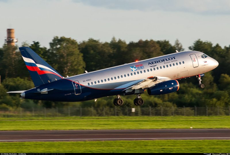 2009 Год Sukhoi Superjet 100