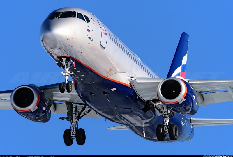 Сухой Суперджет RRJ 95