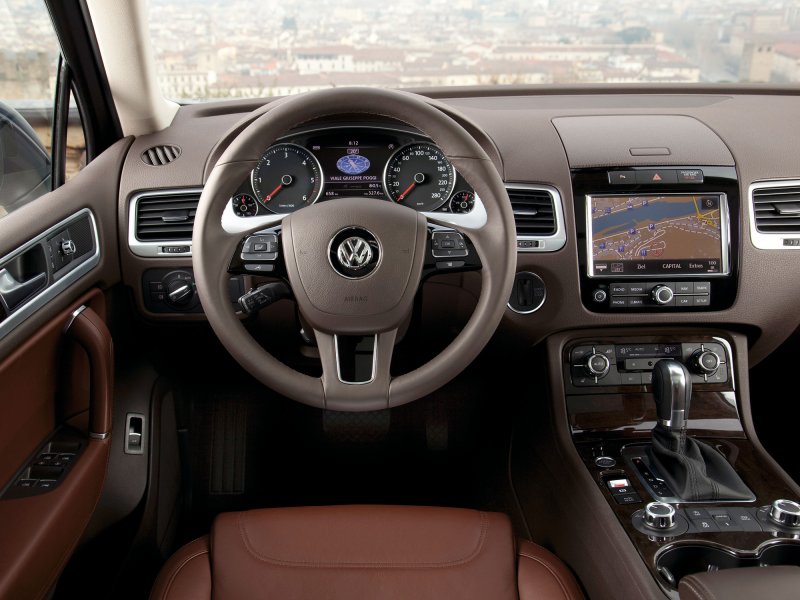 Volkswagen Touareg 2011 салон