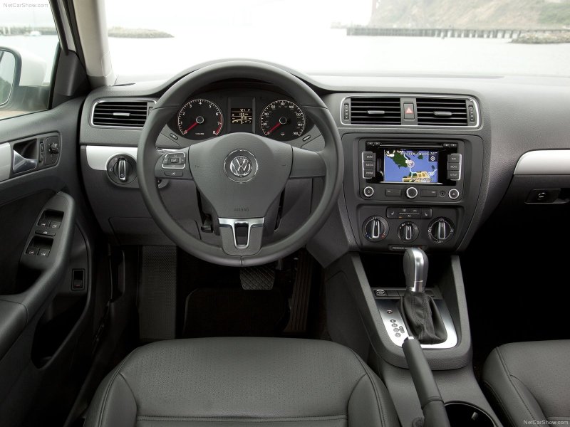 Volkswagen Jetta 2011 салон