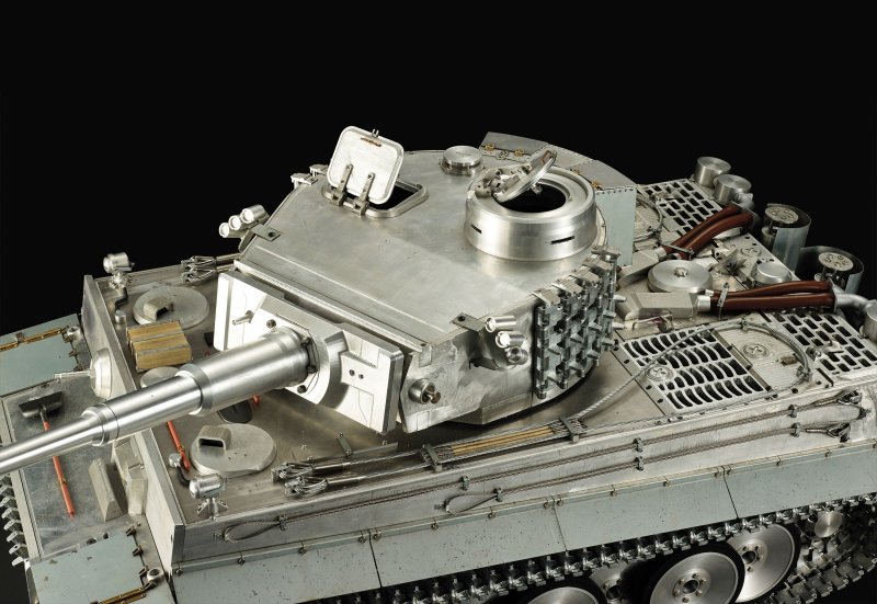 Радиоуправляемый танк Heng long German Tiger i масштаб 1 8 RTR 2.4G hl00x