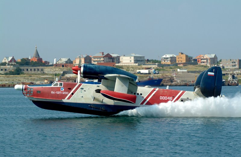 Самолет-амфибия бе-12п-200