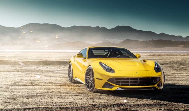 Ferrari f12 желтая
