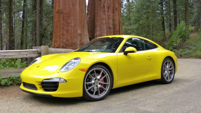 Порше 911 Каррера 2012 желтый