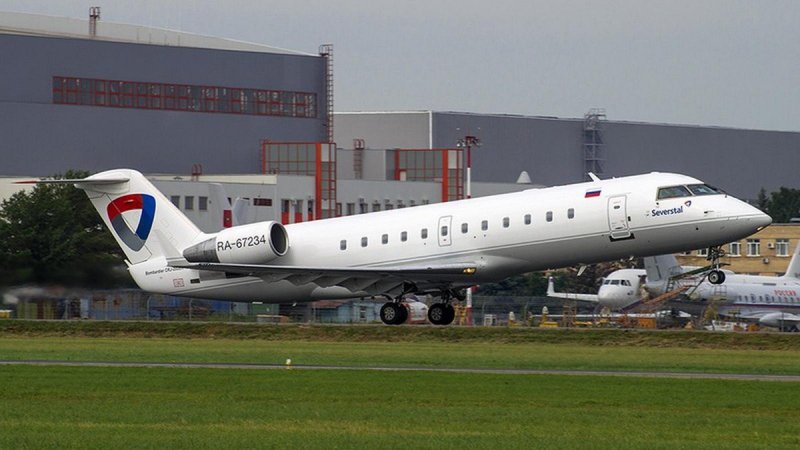 Самолет авиакомпании Северсталь CRJ-200,