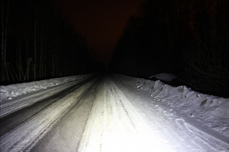 Зимняя трасса ночью