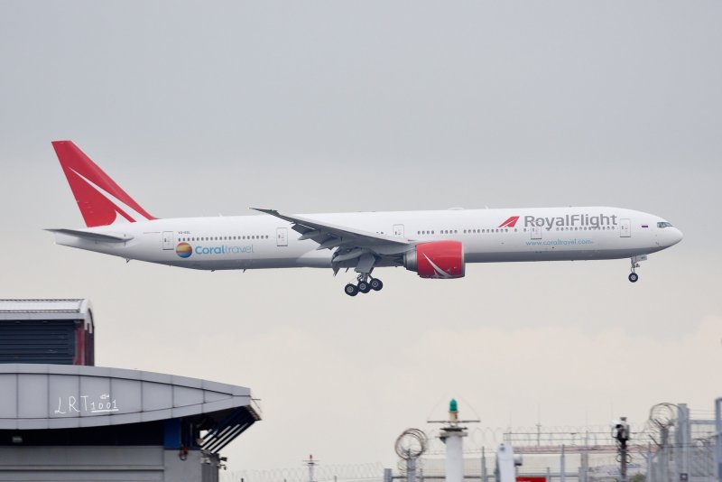 Боинг 737-800 Red Wings