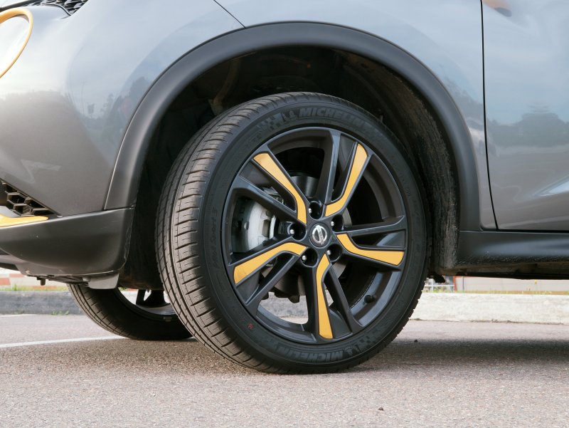 Диски с цветными вставками Nissan Juke