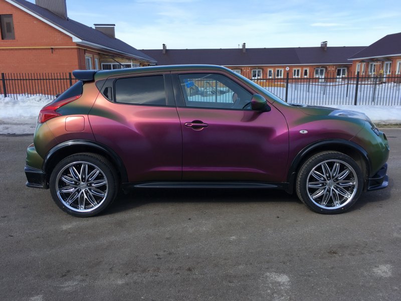 Nissan Juke красный r18
