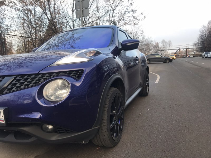 Nissan Juke темно синий диски