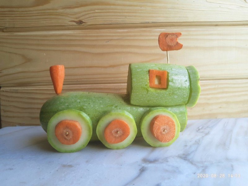 Корабль из арбуза