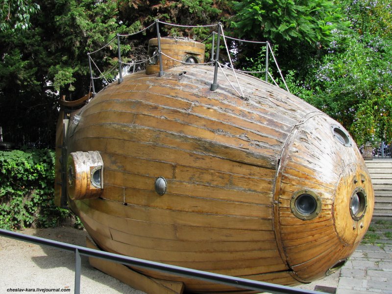 Памятник "первая подводная лодка" в Сестрорецке