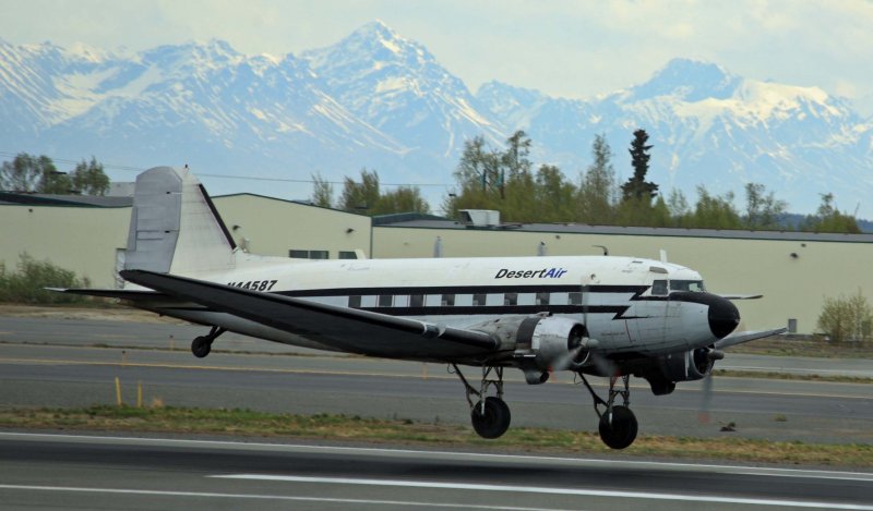 Самолет Douglas DC-3