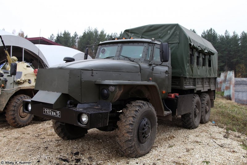 Урал 4320 с бронекапсулой