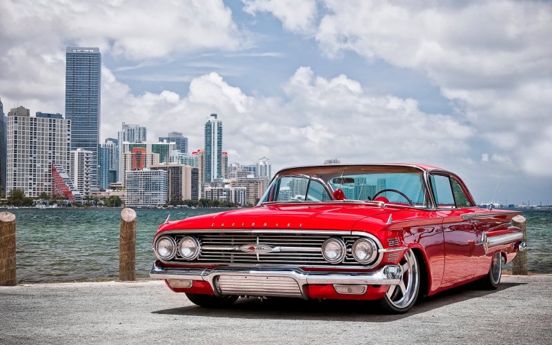 Chevrolet Impala красная