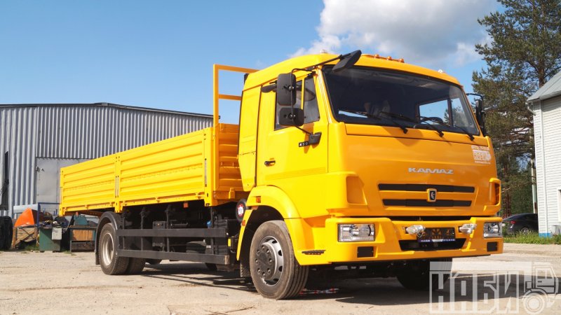 Стекло КАМАЗ 4308