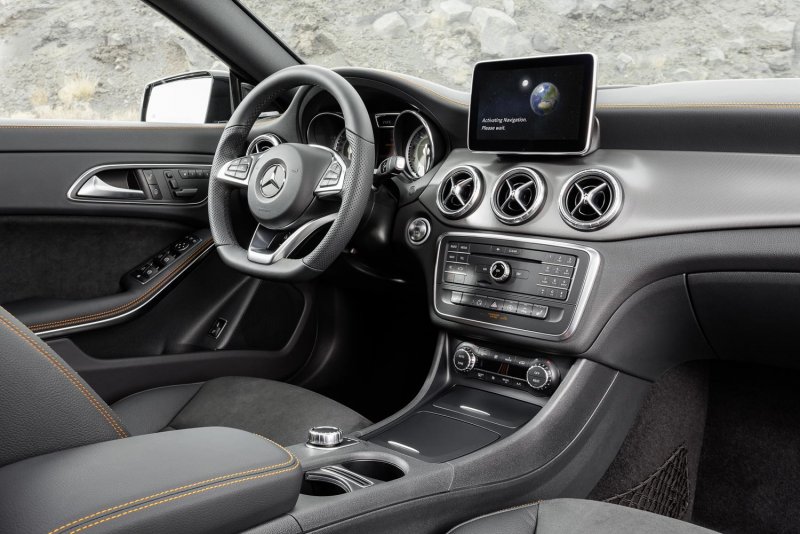 Mercedes CLA 250 4matic салон
