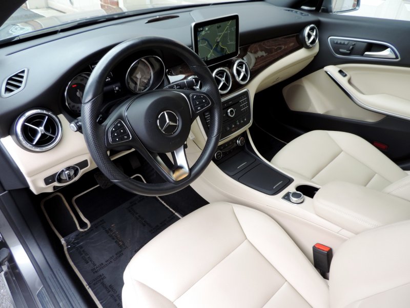 Mercedes-Benz CLA 250 4matic салон