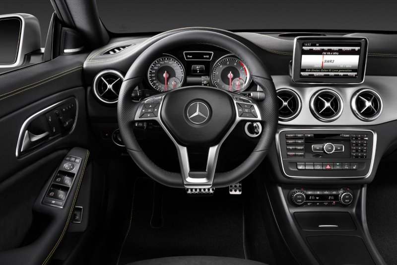 Mercedes CLA 200 салон