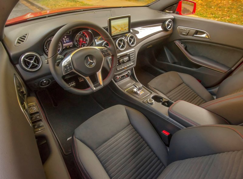 Mercedes CLA 250 салон