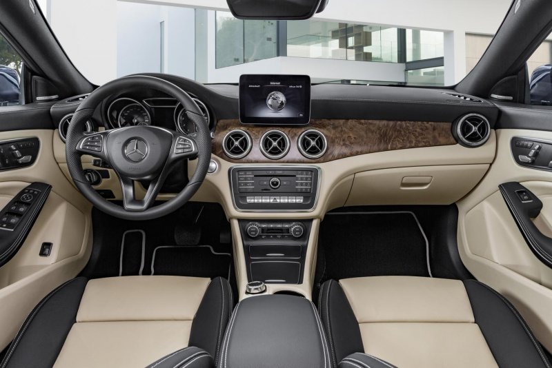 Mercedes-Benz CLA 200 салон