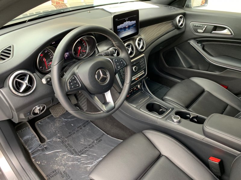Mercedes-Benz CLA 250 4matic салон
