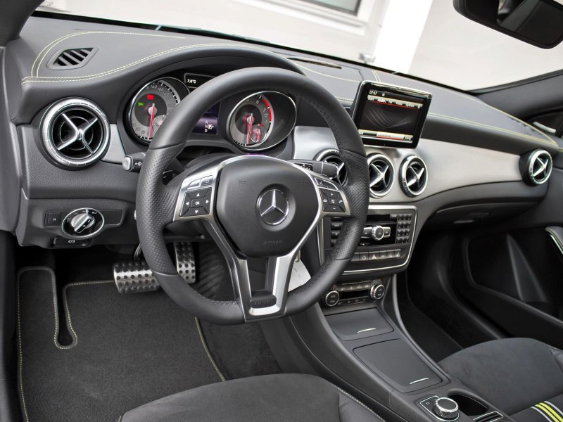 Mercedes-Benz CLA 200 салон