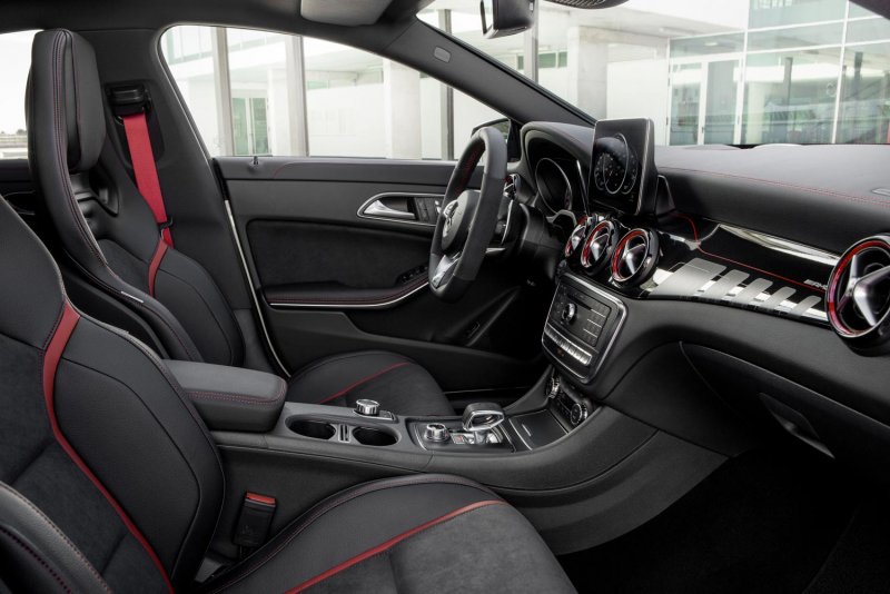 CLA 45 AMG салон