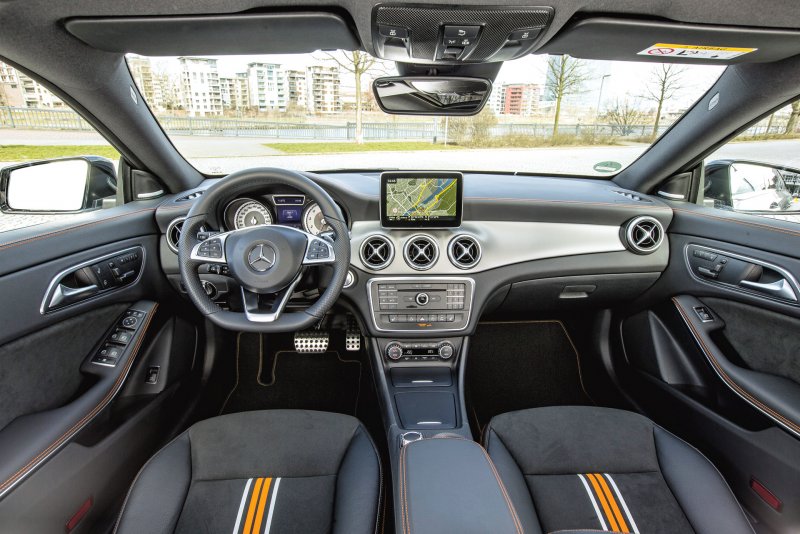 Mercedes CLA 200 салон