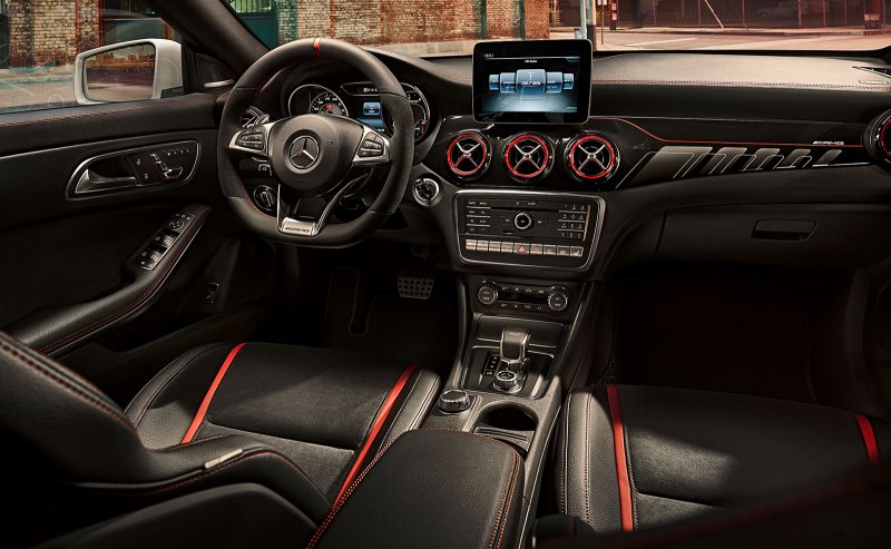 Mercedes CLA 45 AMG салон