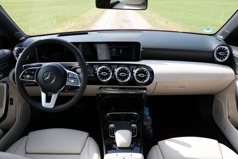 Mercedes CLA 200 салон