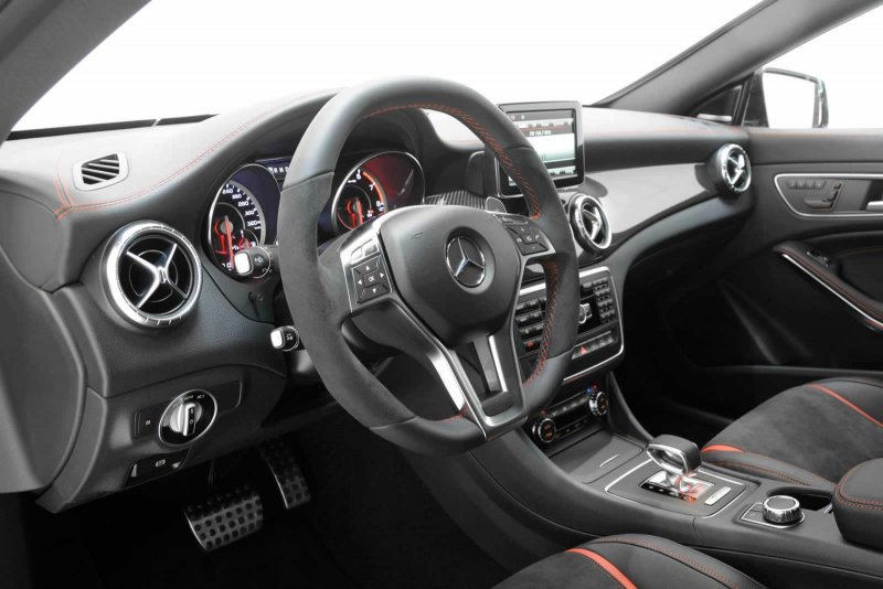 Mercedes CLA 45 AMG салон