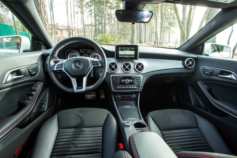 Mercedes CLA 200 салон