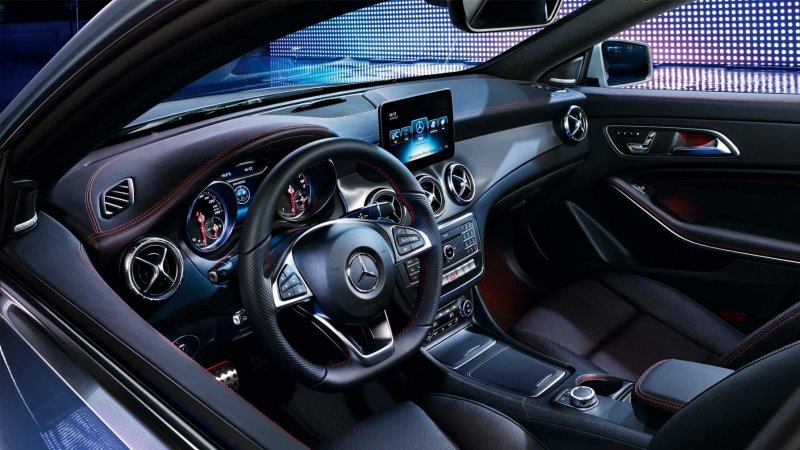 Mercedes CLA 200 салон