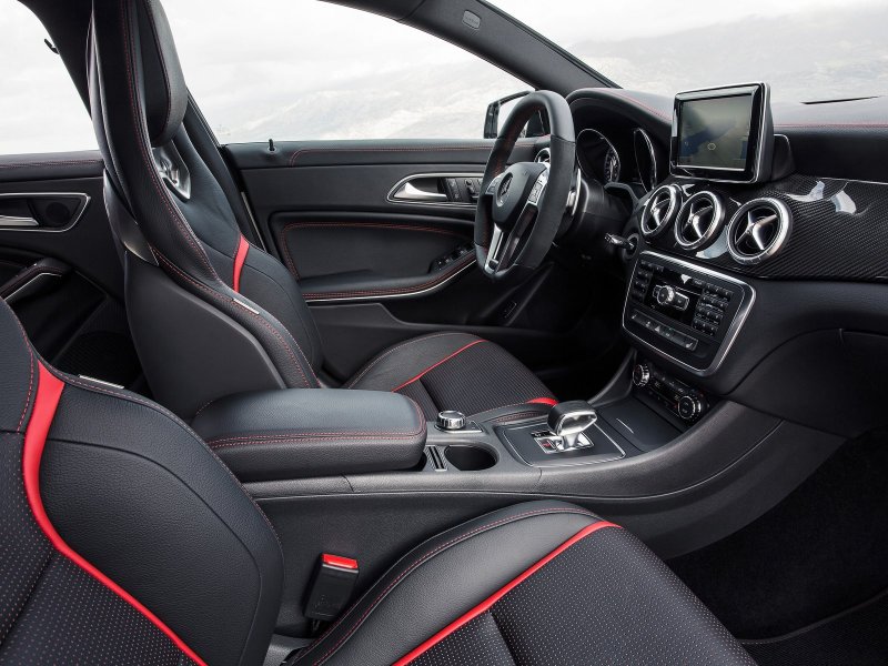CLA 45 AMG салон